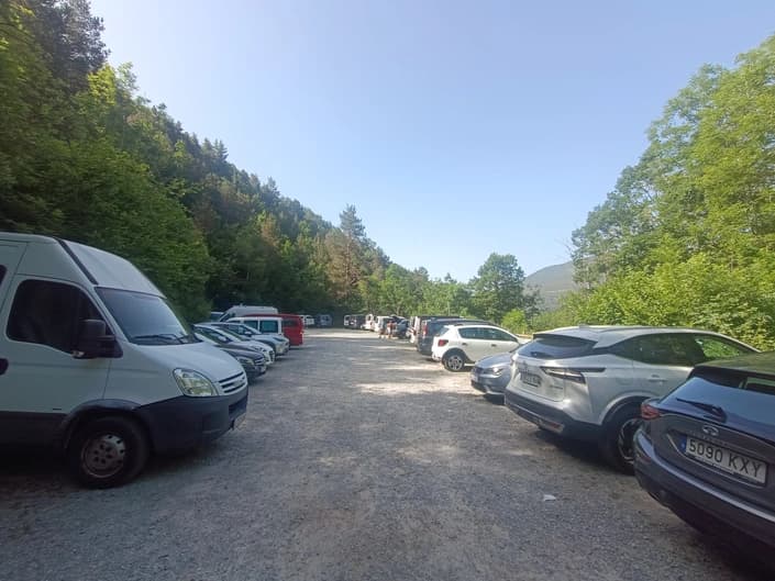 Estacionamiento cerca de la central eléctrica Daió