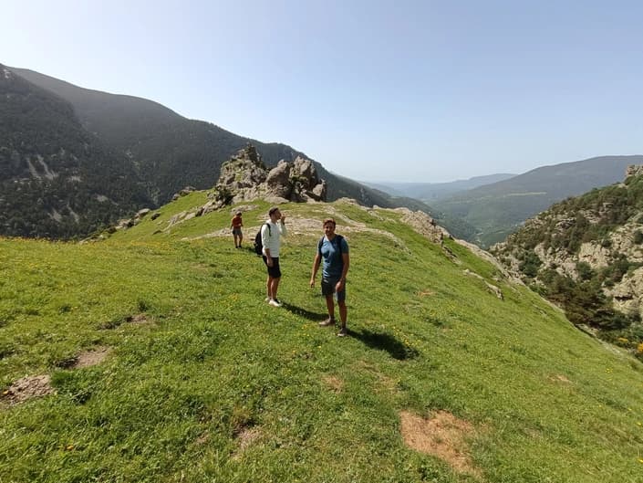 En el sendero de subida al acueducto